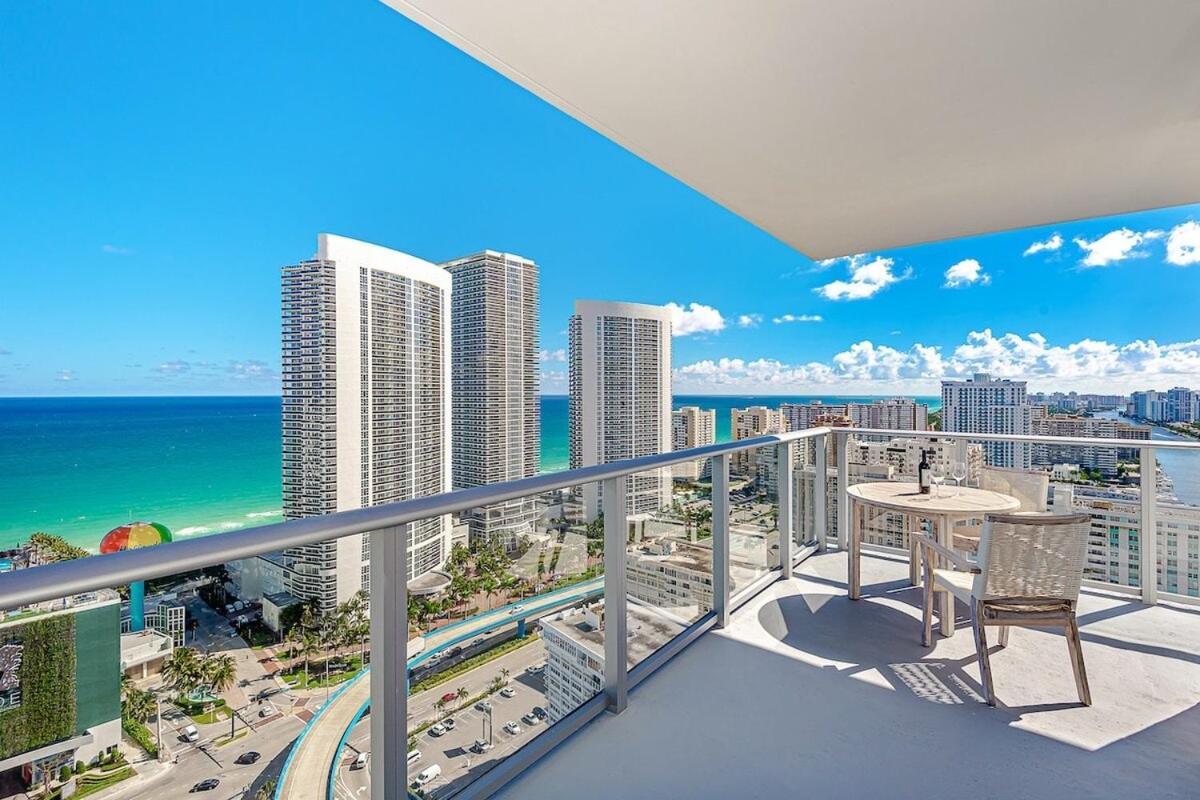 할리우드 Wrap Around Balcony - Insane Views - Amazing Pools 아파트 외부 사진