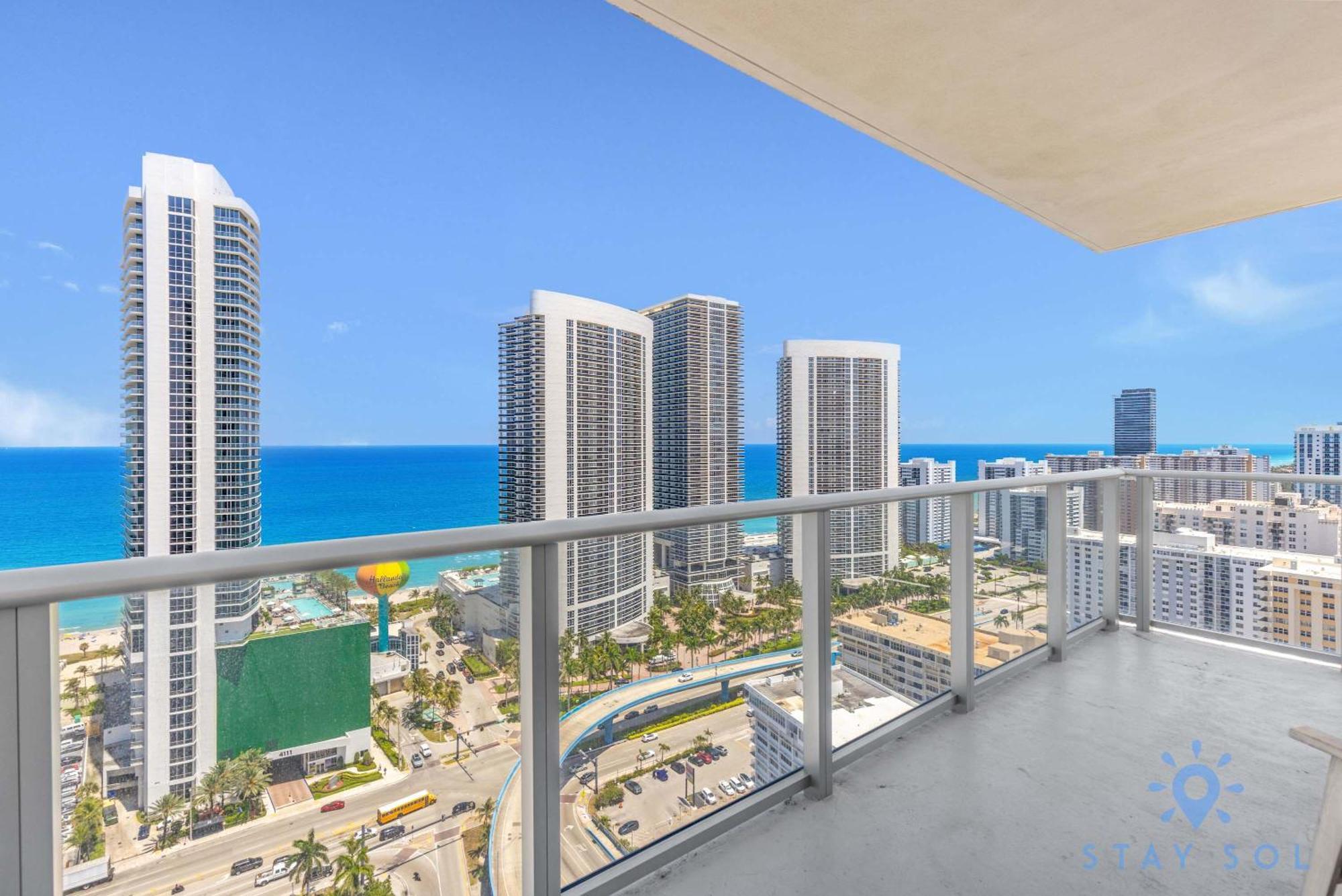 할리우드 Wrap Around Balcony - Insane Views - Amazing Pools 아파트 외부 사진
